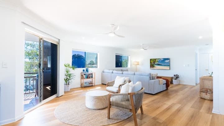 Dolphin View In Bongaree - Sandstone Point