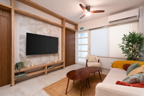 Successful Airbnb property: 2BR Luxurious Apt in Mets 20' From Acropolis in ΜΕΤΣ