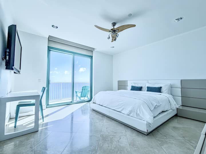 Dormitorio principal con cama tamaño King