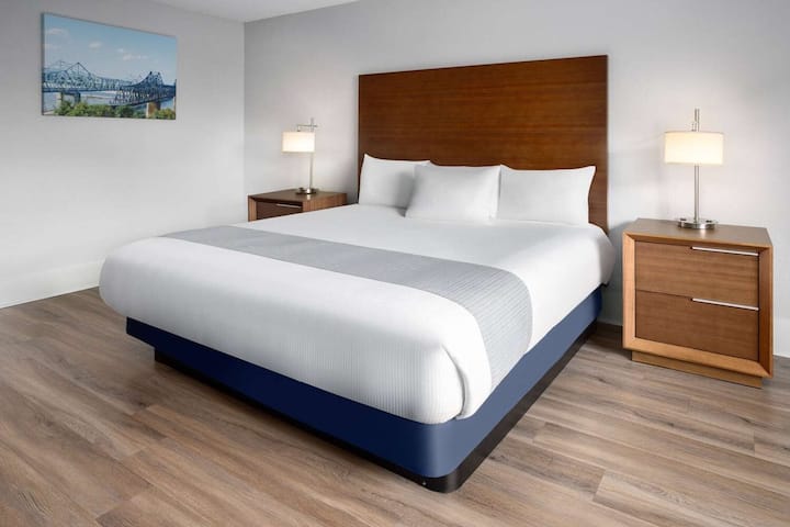 Parlor Room | Waterview Hotel | Casino Onsite - Vicksburg, MS