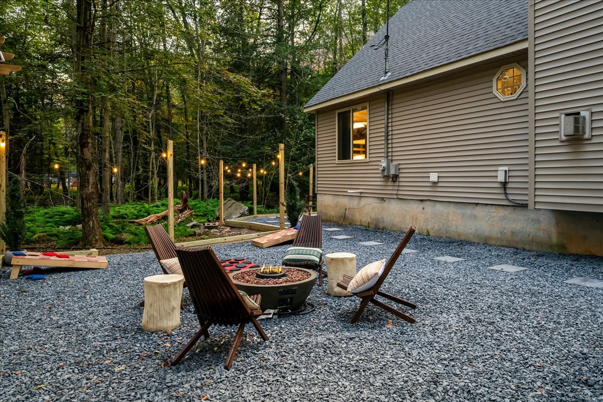 Poconos Pines Escape • Sauna • Hot Tub •Playground - Houses for