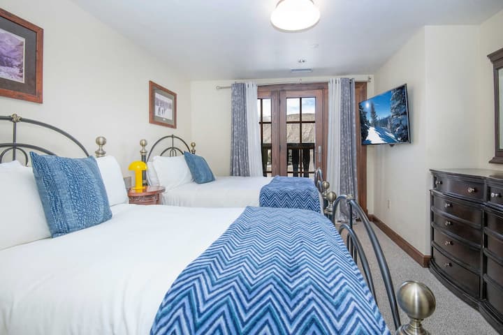 Spálňa 3: 2 manželské postele, šatník, Smart TV