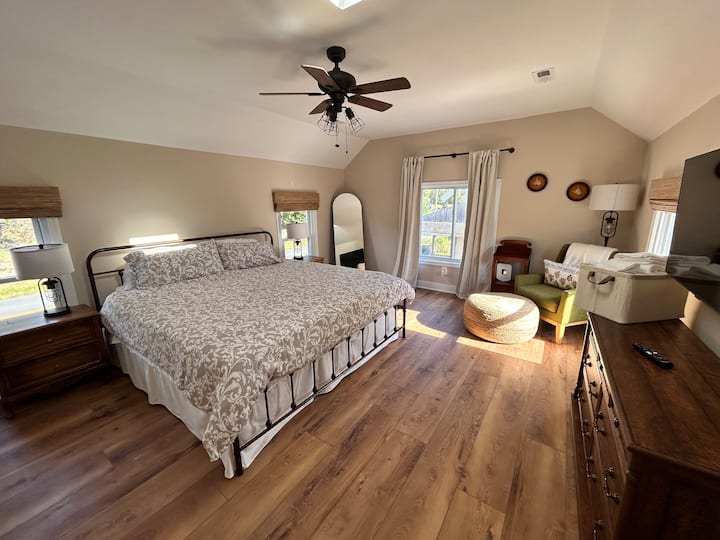 Брачна спална соба