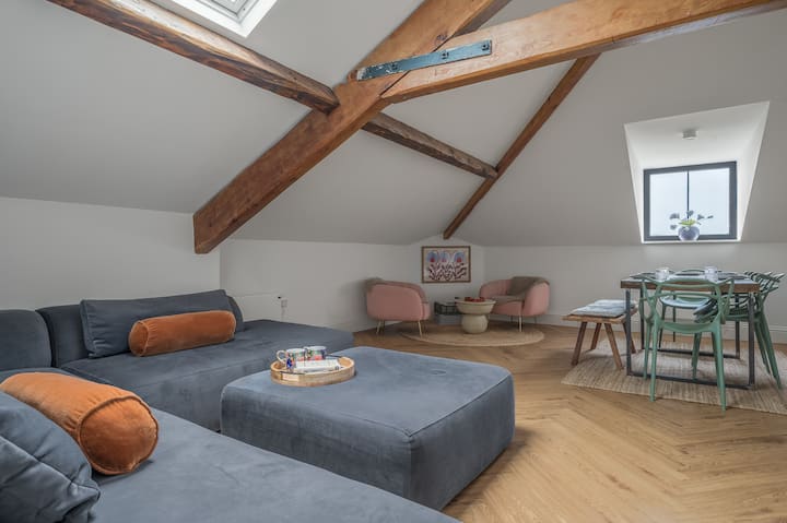 Ford Park Penthouse Escape | Views & Gated Parking - South Lakes Safari Zoo