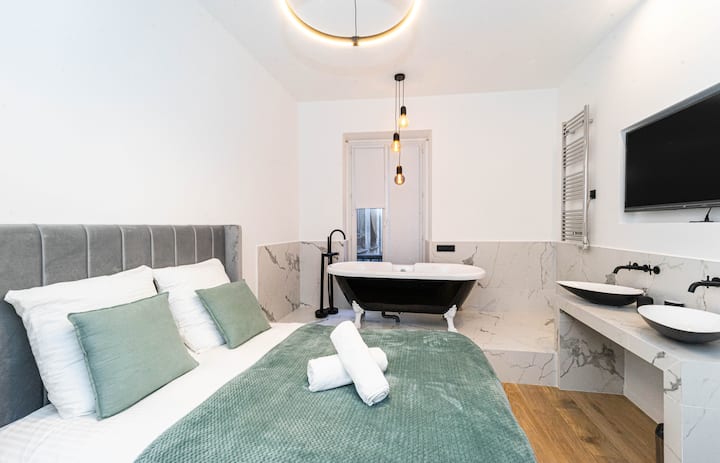 Schlafzimmer 1