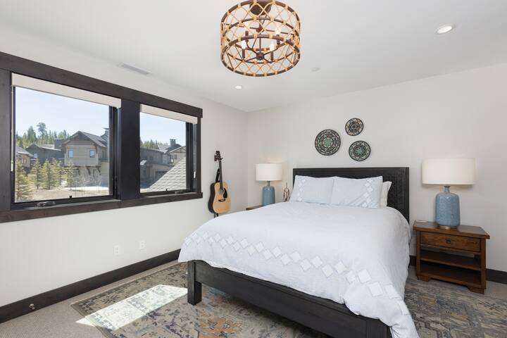 Spanish Peaks Ski-In/Out | Hot Tub + Firepit