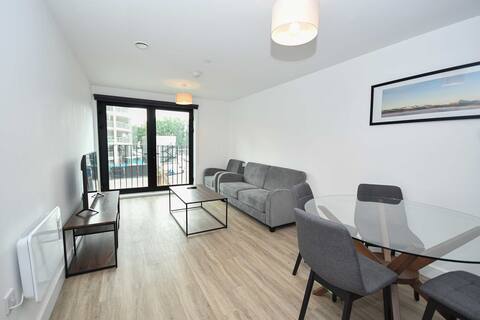 Top performing Airbnb: 2BR Apartment with Parking Bastion Point Liverpool in Kirkdale