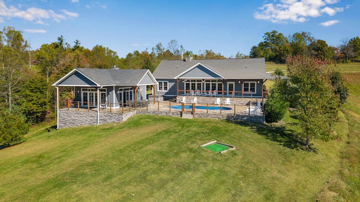 Calaboose Retreat | Seasonal Pool, Hot Tub + Pond