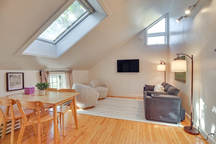 Hike & Leaf Peep: Couples Retreat In Waterbury! - Waterbury, VT
