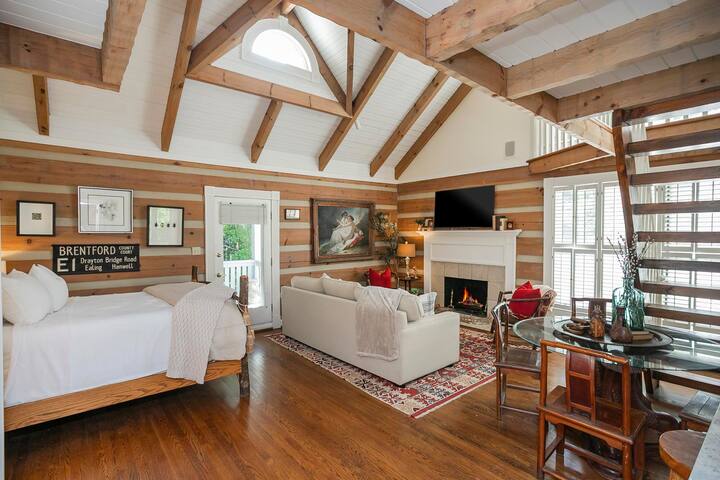 Loft apartman s čajnom kuhinjom.