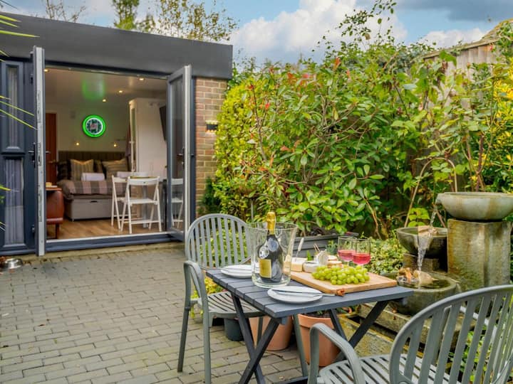 1 Bed In Christchurch (Oc-90444) - Mudeford