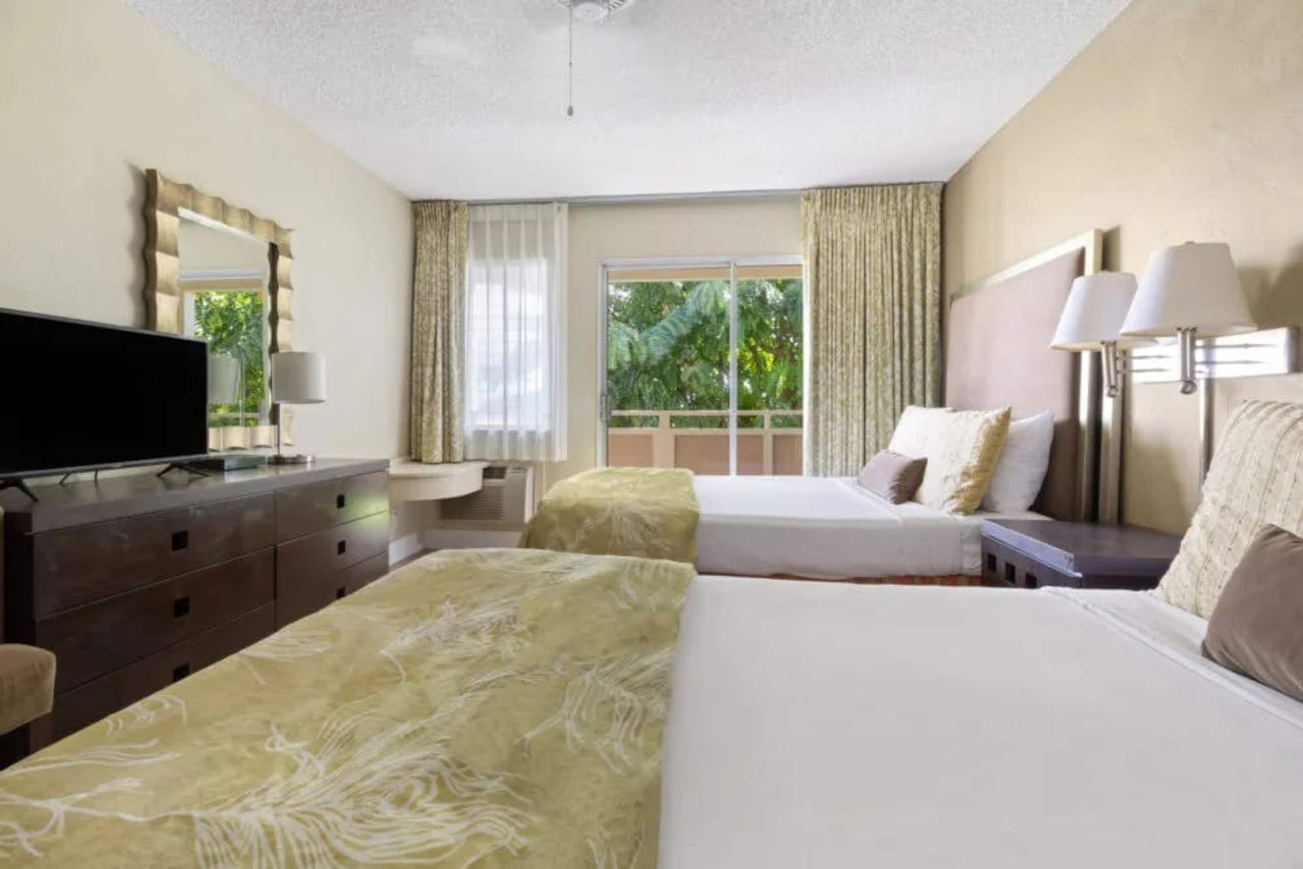Standard one bedroom suite 2 double bed with sofa - Photo 3