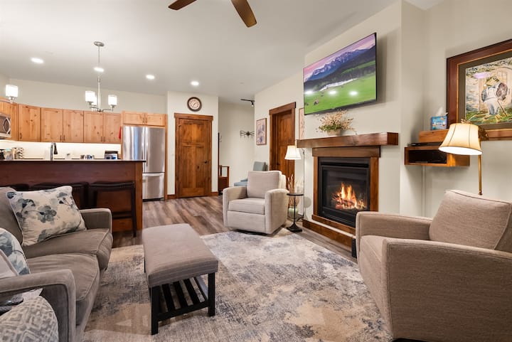 Glacier Natl Park Condo, Mountain View, Fireplace - 콜럼비아 팔스