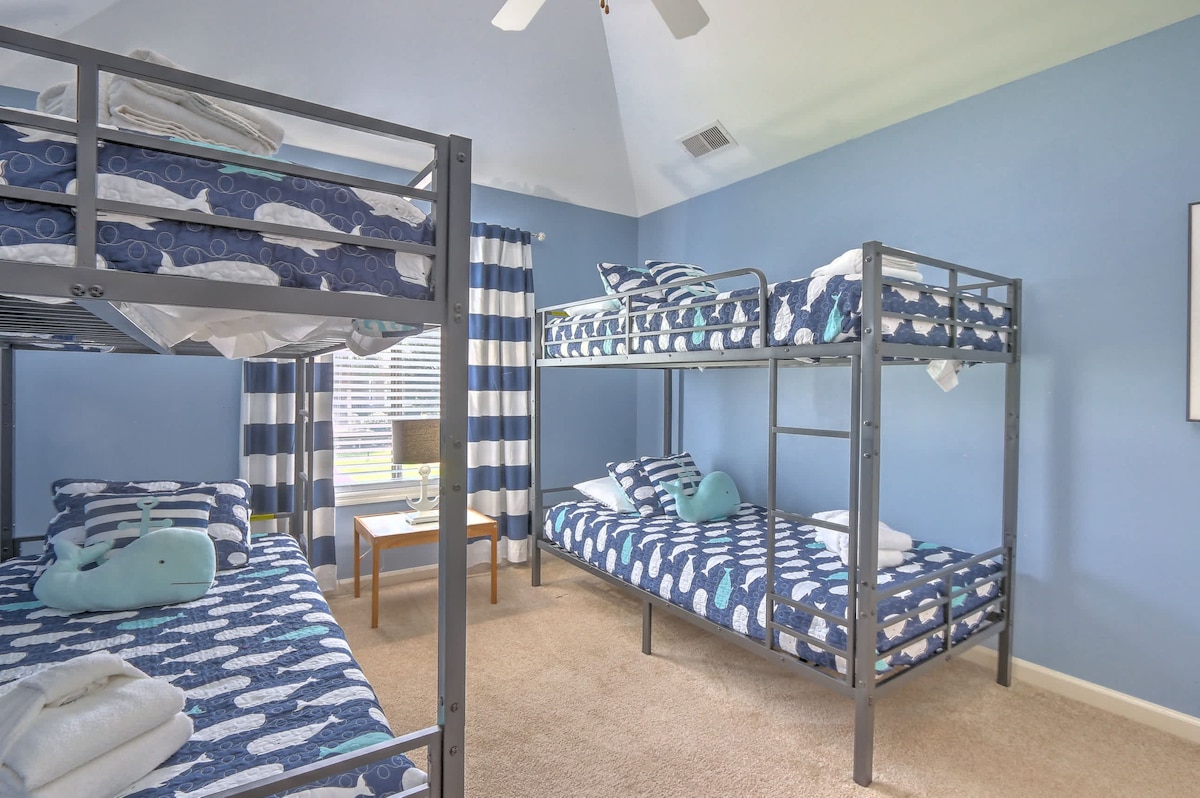 U ovoj sobi na kat mogu udobno spavati 4 osobe 