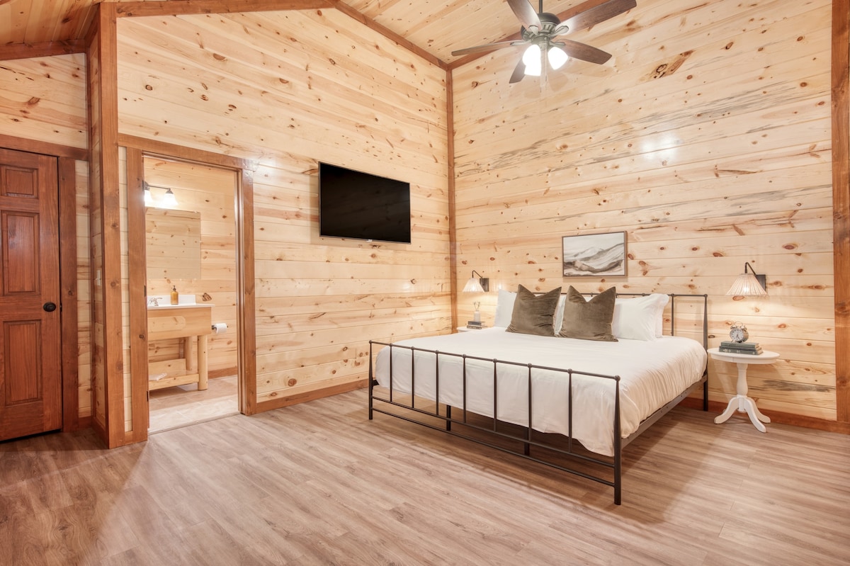 Спалната соба 3 има брачен кревет (широк 180-220 см).