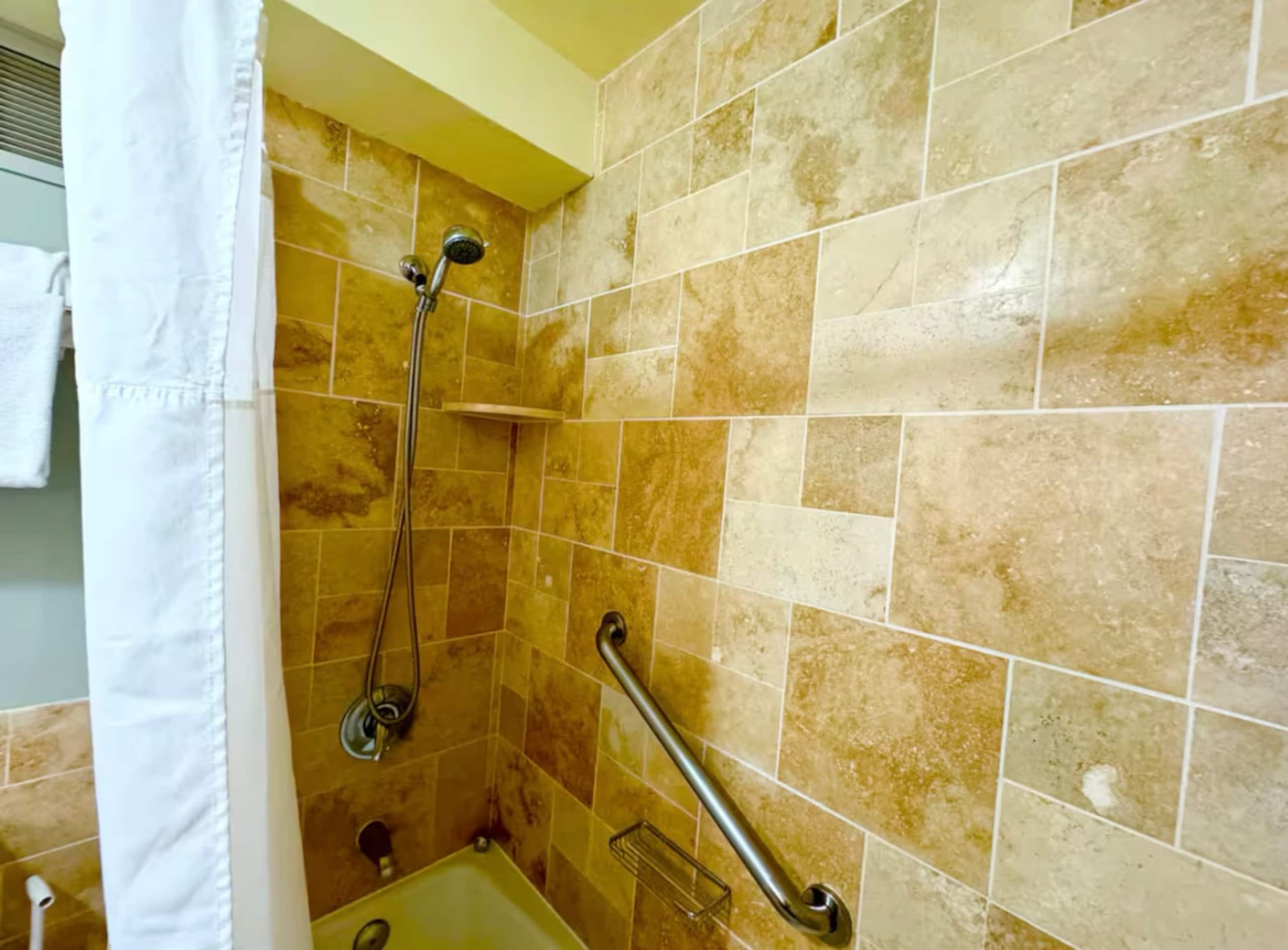 Condo in Lihue · ★4.53 · 1 bedroom · 1 bed · 1 bath - Image 9