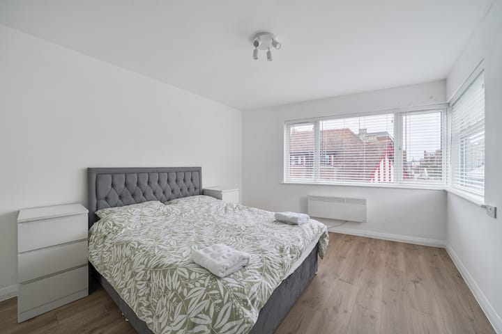 2 Bed Flat - Sleeps 2 - Parking - Wifi - Weymouth