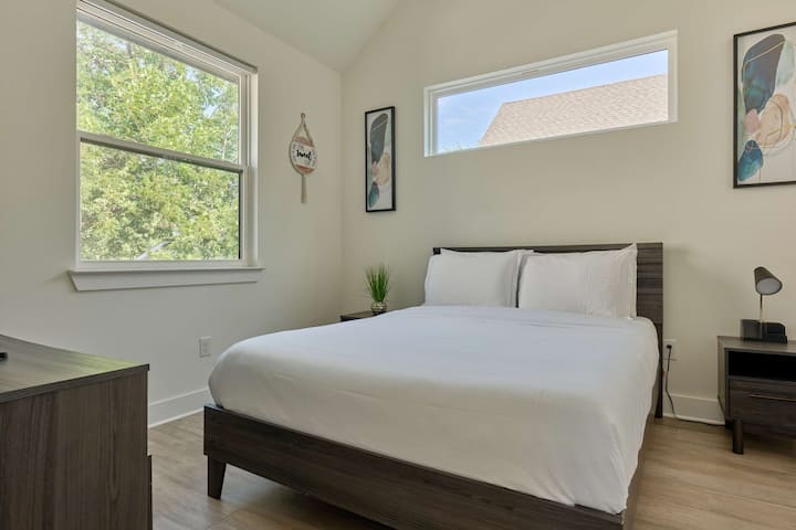 Dormitorio 3, en la planta superior, cama tamaño queen.