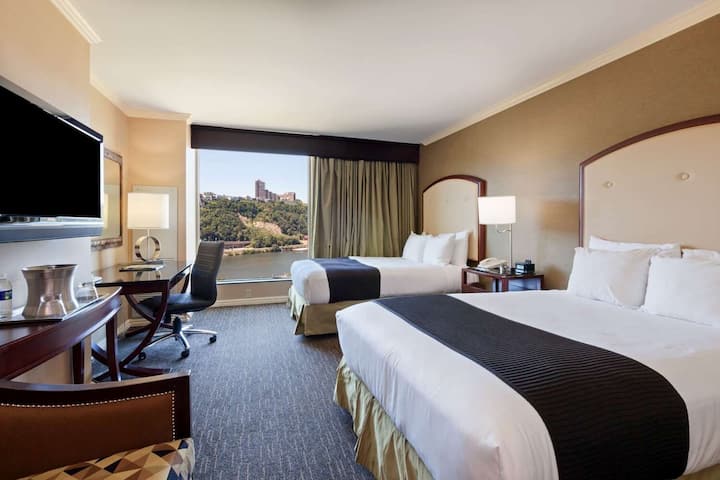 2 Doubles High Floor | Wyndham Grand | Views - Pittsburgh, PA