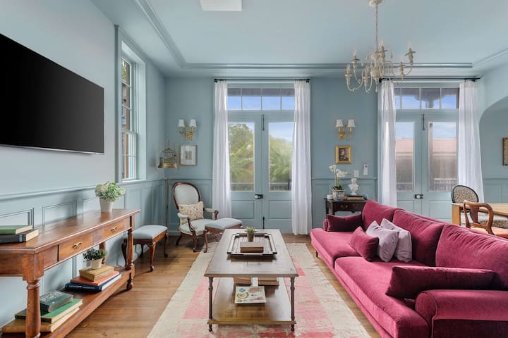 Historical 4bd W. Charm & Comfort, 1 Block To King - Charleston, SC