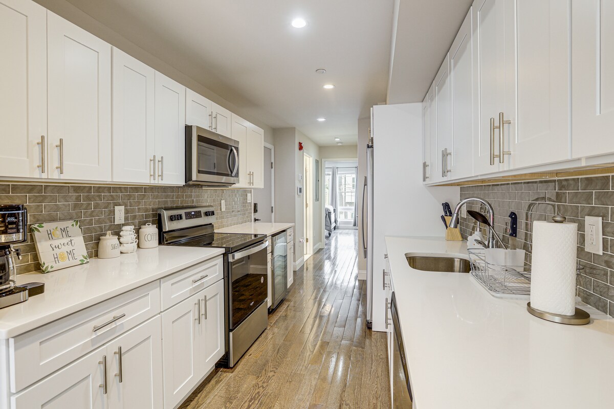 Stunning High End Condos With Remote Work Enabled Apartment image