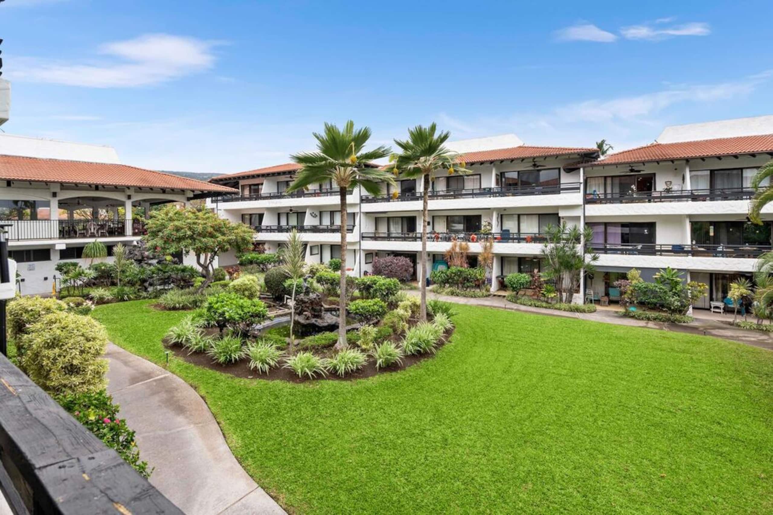 Condo in Kailua-Kona · ★4.89 · 1 bedroom · 2 beds · 1 private bath - Image 3