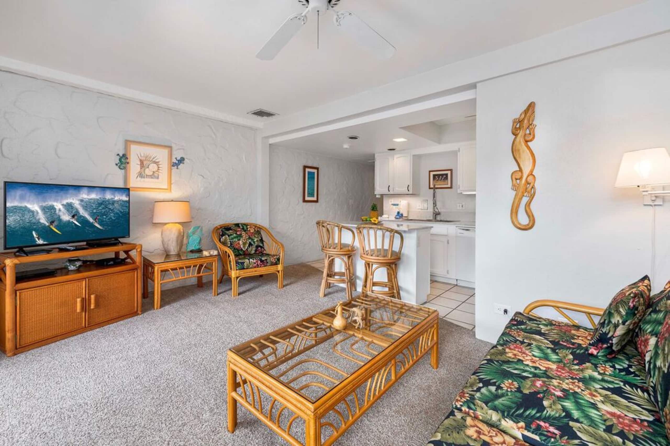 Condo in Kailua-Kona · ★4.89 · 1 bedroom · 2 beds · 1 private bath - Image 12