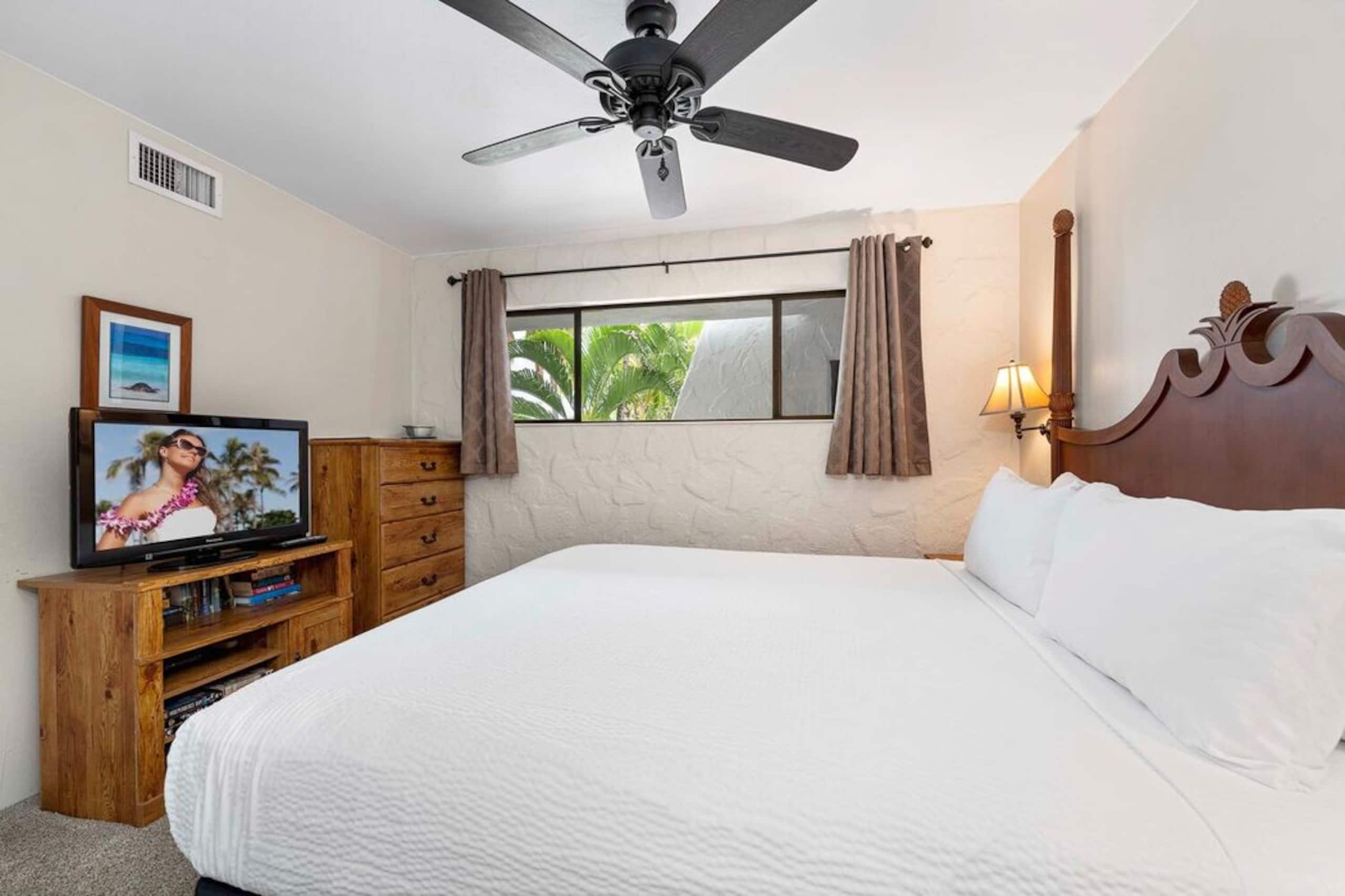 Condo in Kailua-Kona · ★4.89 · 1 bedroom · 2 beds · 1 private bath - Image 2