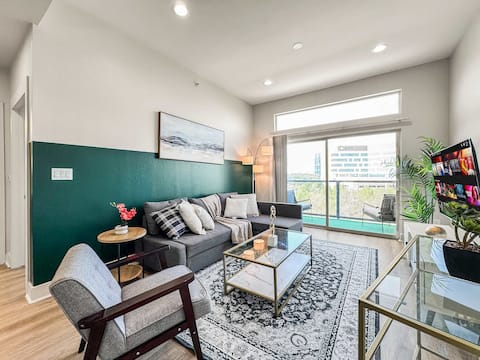 Popular Airbnb listing: Luxury 2BD | Deep Ellum | Parking | Pool+Gym in Deep Ellum