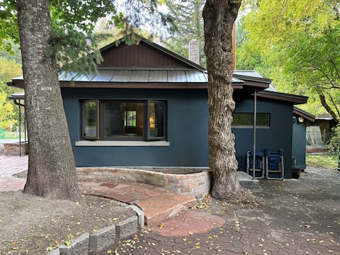 Top Airbnb: Cozy Creekside Cabin: Sundance, Fishing, Bike Path in Sundance