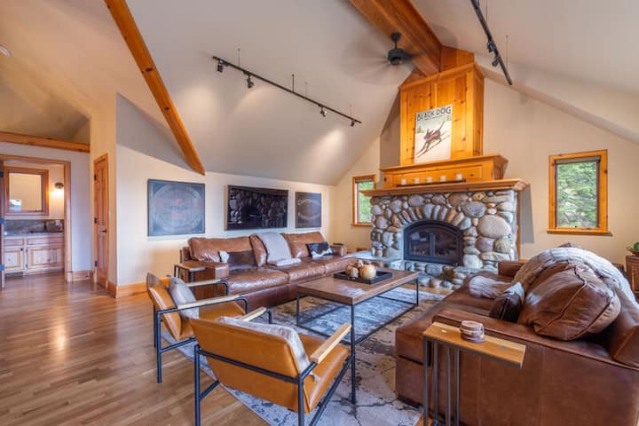 A View From Above - Upscale 4br, Lake Views! - Tahoe City, CA