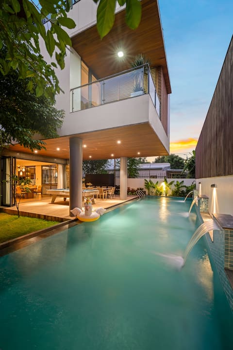 Luxury 5BR Pool Villa in Da Nang | 3 Floors, 630m²