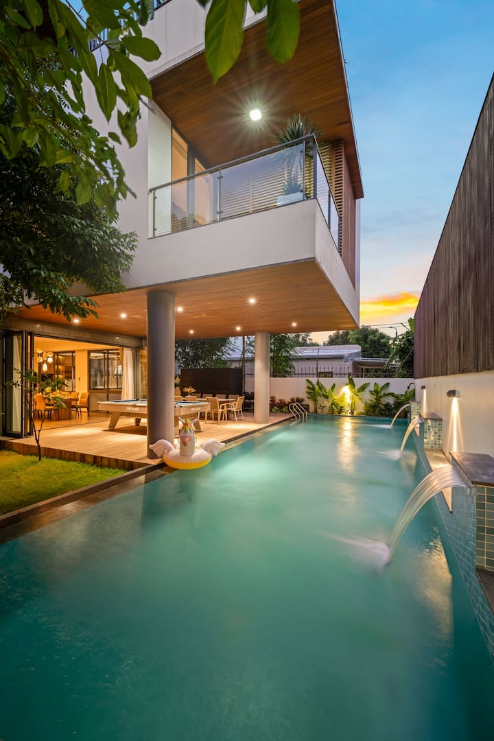 Luxury 5BR Pool Villa in Da Nang | 3 Floors, 630m²
