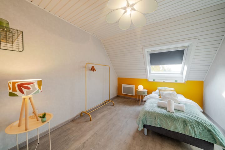 Chambre vert tendre et jaune, pour un retour au calme après vos balades sur la route des vins