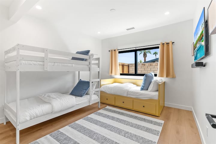The Spacious Open Palms - Houses for Rent ...