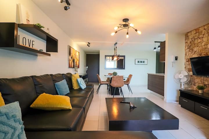 Cozy 2br Apt + A/c With Balcony & Great Location - San Salvador