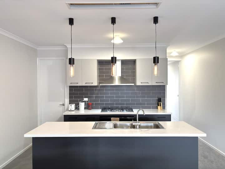 4br Family Home With Garage Near Donnybrook - Donnybrook