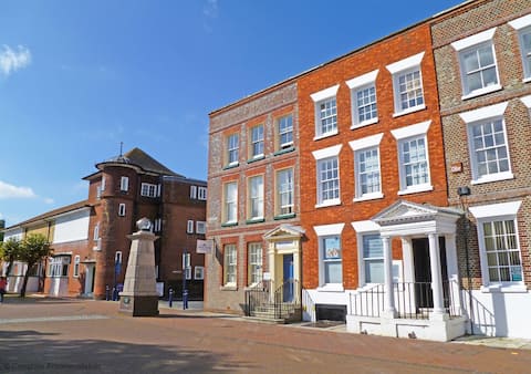 Georgian Apartment - 2 bedroom property in Gosport