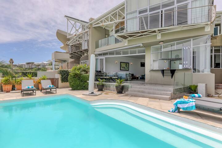 Beach Villa 1 – Large villa on Camps Bay Beach gallery image 4