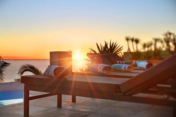 Beach Villa 1 – Large villa on Camps Bay Beach gallery image 2