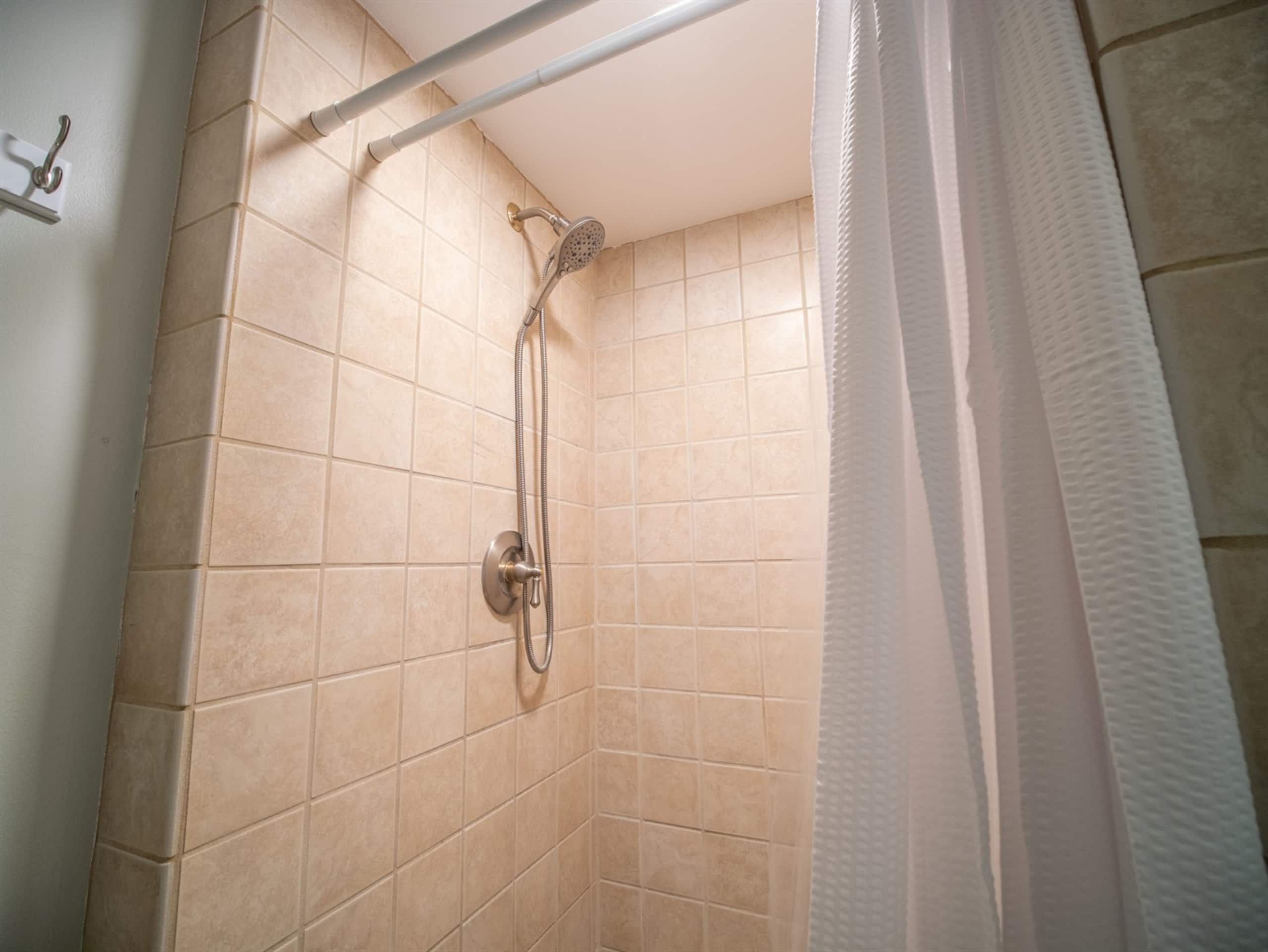 Condo in Kihei · ★4.95 · 2 bedrooms · 3 beds · 2 baths - Image 15