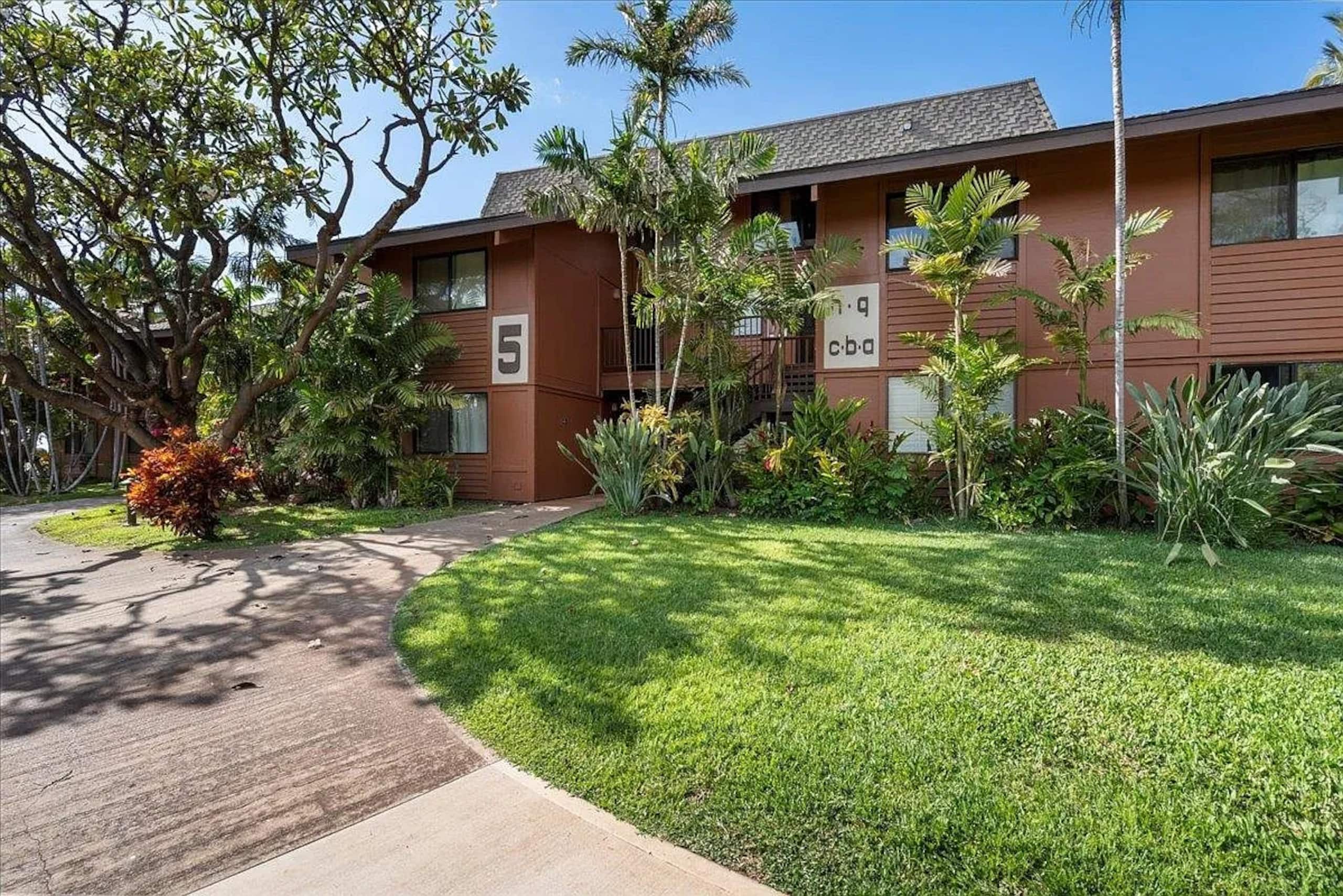 Condo in Kihei · ★4.95 · 2 bedrooms · 3 beds · 2 baths - Image 25