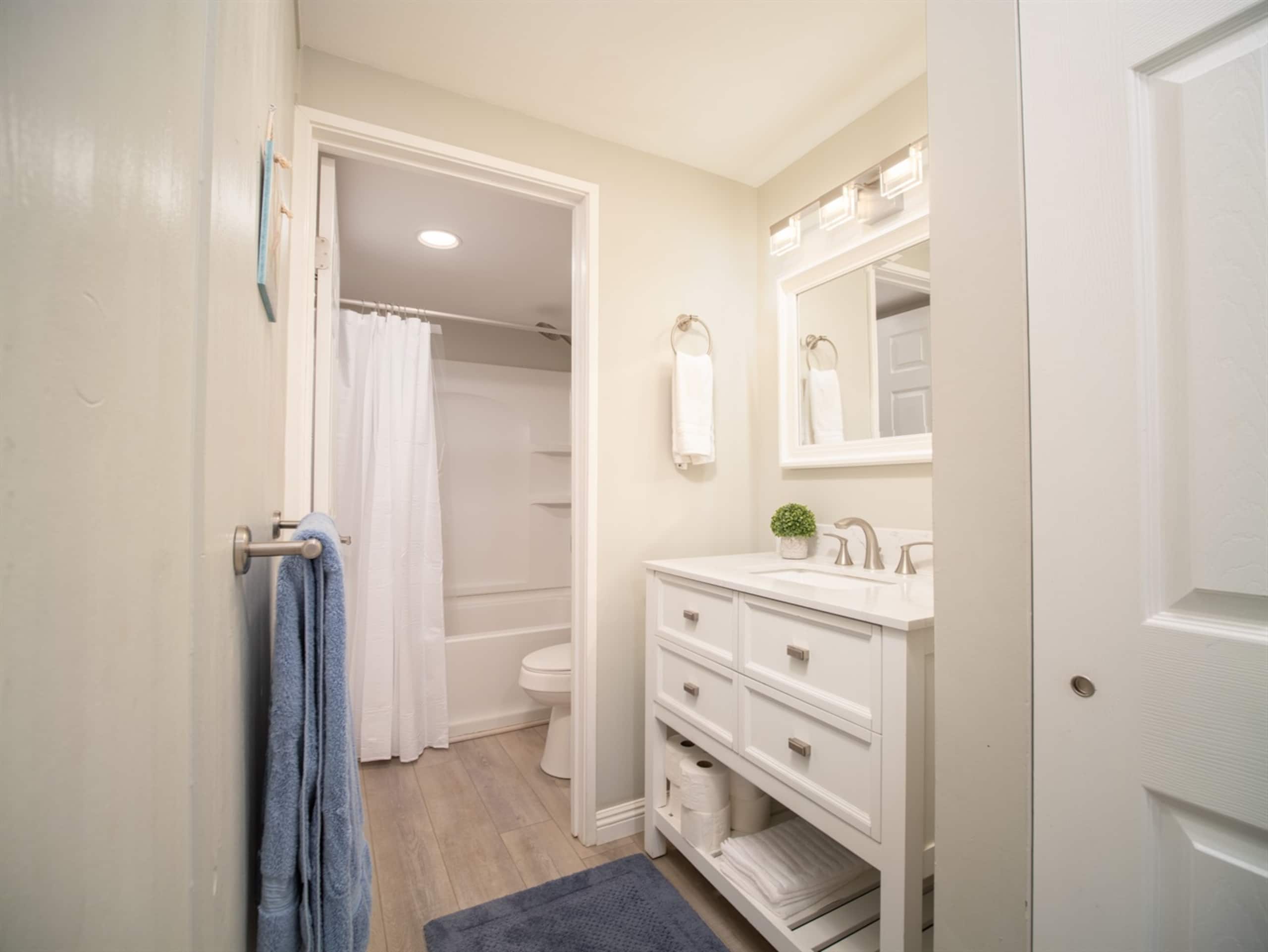 Condo in Kihei · ★4.95 · 2 bedrooms · 3 beds · 2 baths - Image 19