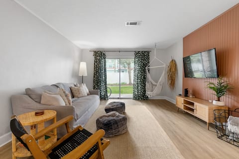 Island Suite l Walk to Downtown!