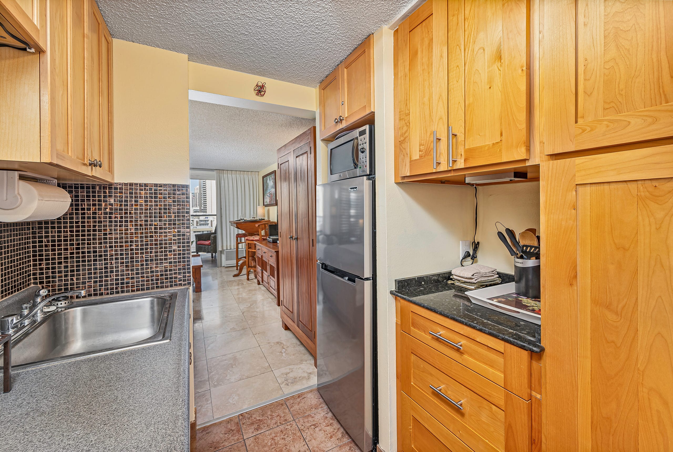 Island Colony City-Mountains View Condo Near Beach - Image 13
