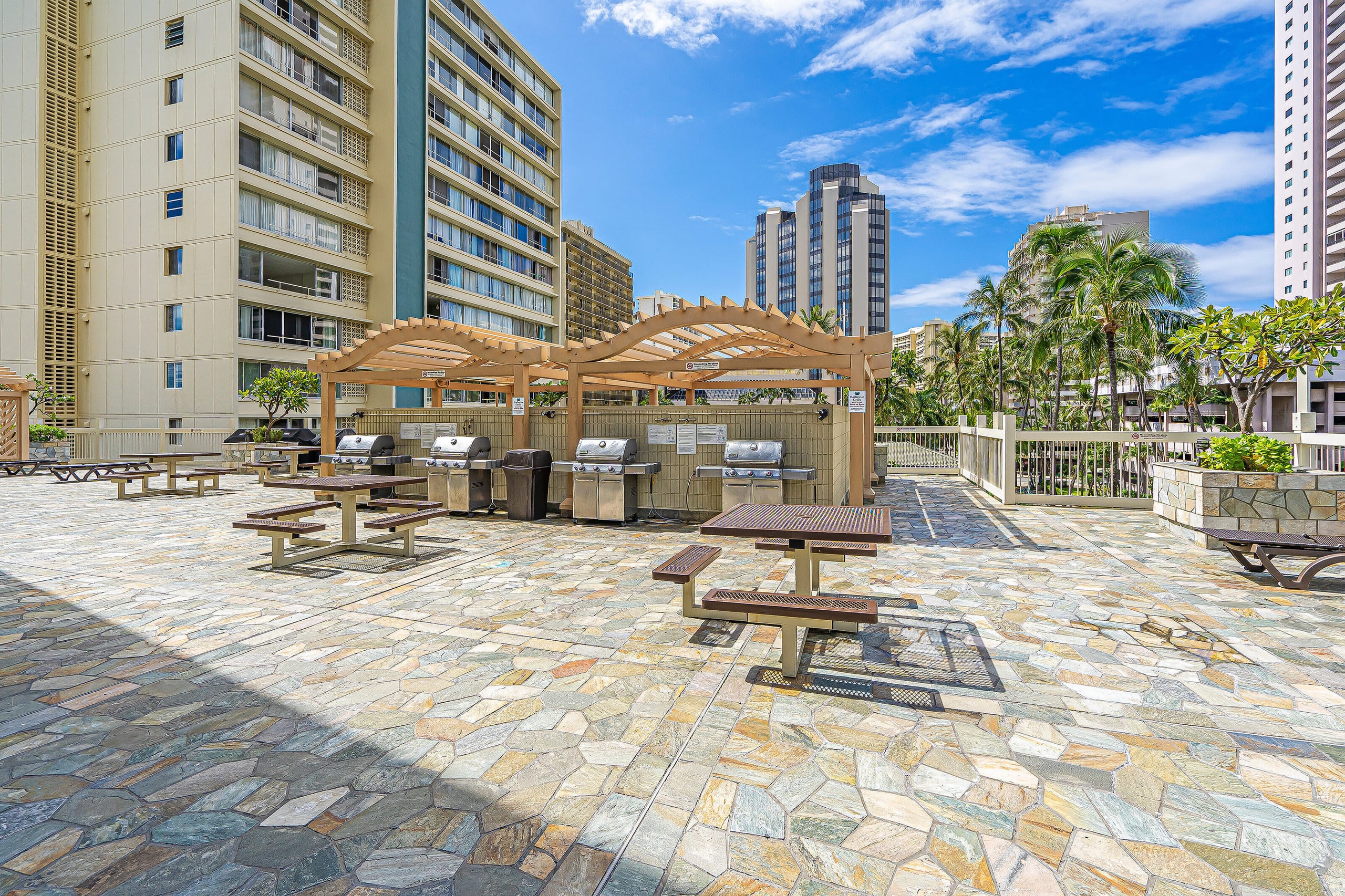 Island Colony City-Mountains View Condo Near Beach - Image 25