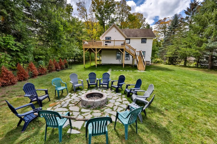 Home In Hunter| Sleeps 18! Mountain Views - Hunter Mountain, NY