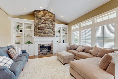Patio & On-Site Fishing! Plummer Lake Escape