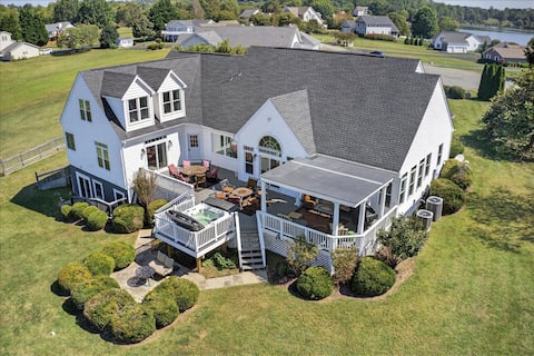 Lake Anna Waterfront Retreat Sandy Beach & Hot Tub