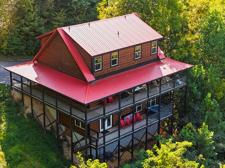 Indoor Pool, Hot Tub & Game Room Near Dollywood - Townsend, TN